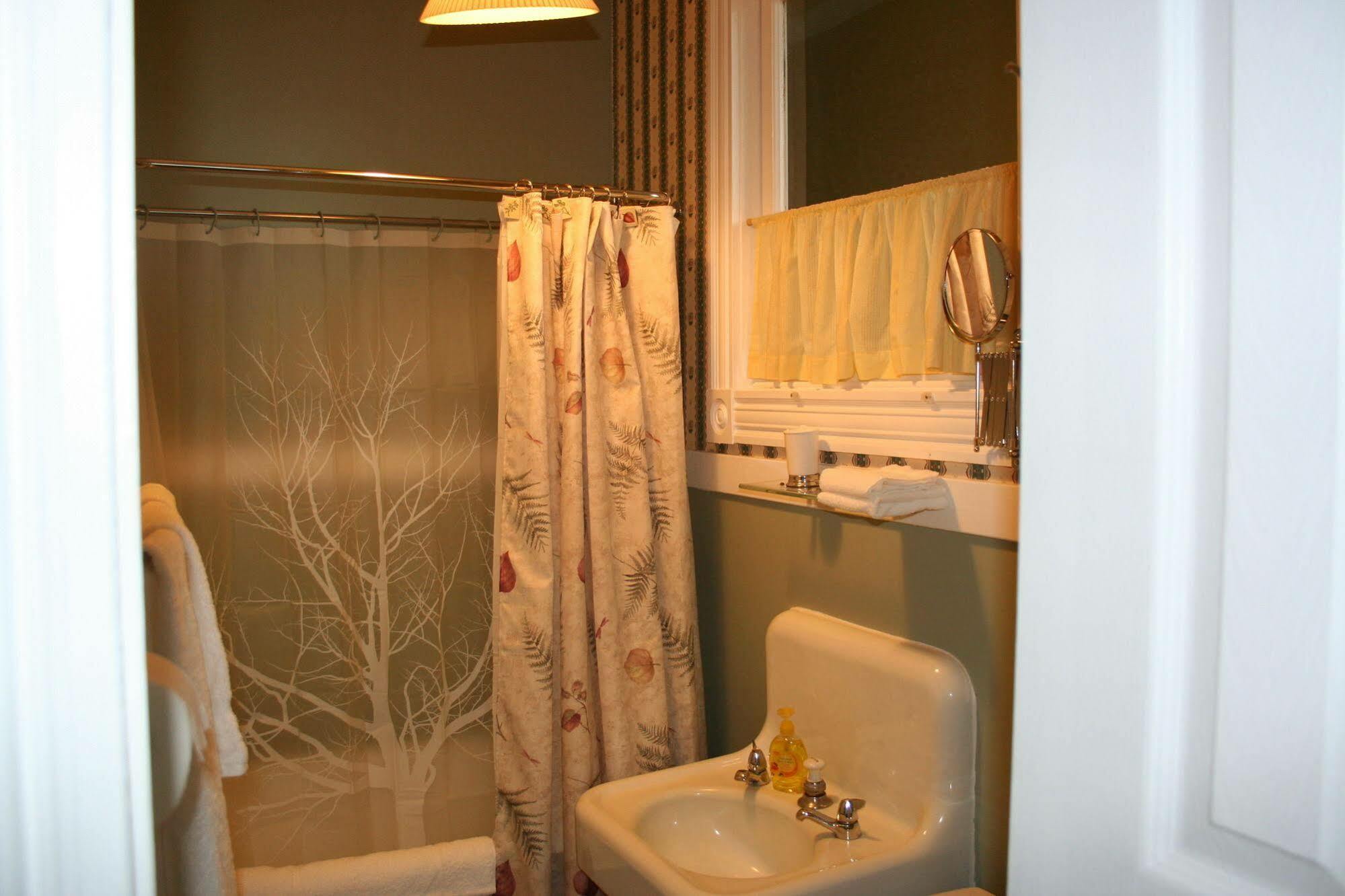Sackville Bed And Breakfast Bagian luar foto