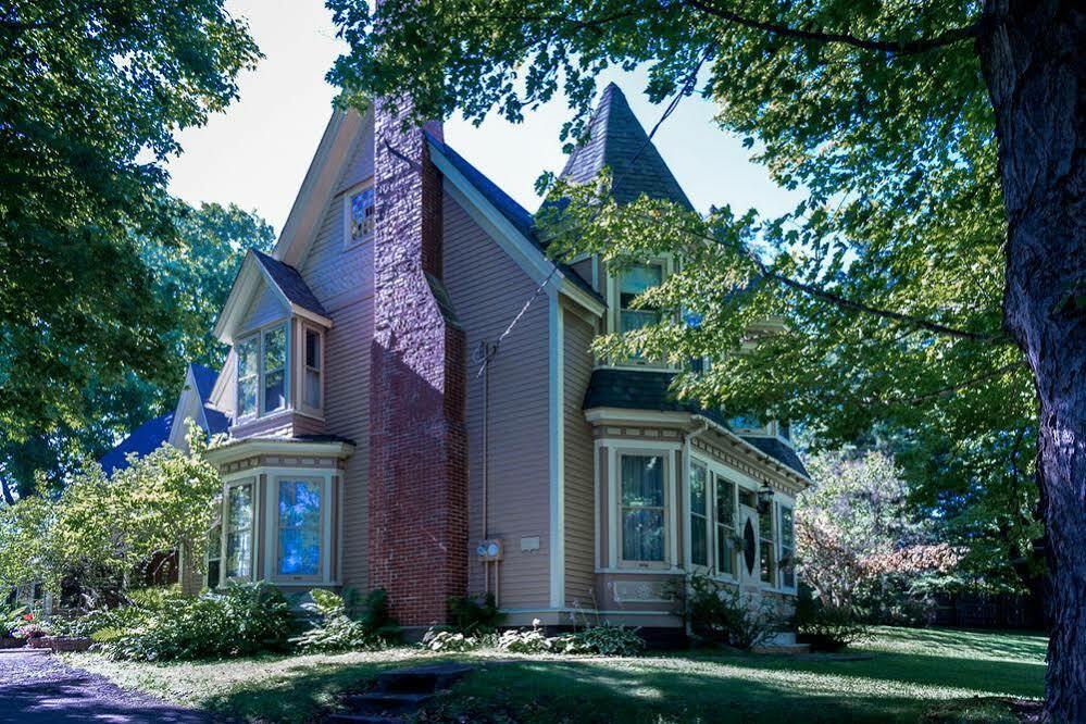 Sackville Bed And Breakfast Bagian luar foto