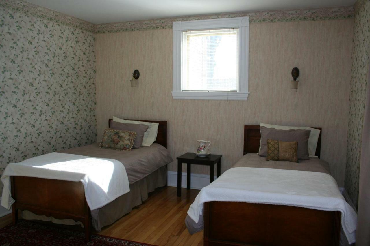 Sackville Bed And Breakfast Bagian luar foto